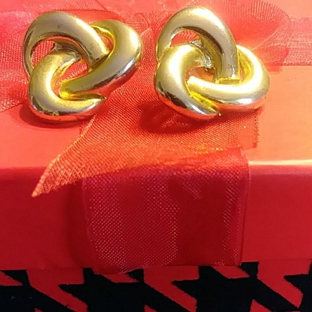 3/$10🔥Gold plated ear rings - Picture 2 of 2